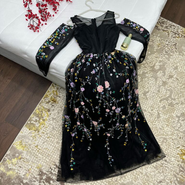 ⁦فساتين سهرة لون أسود⁩ - الصورة ⁦2⁩