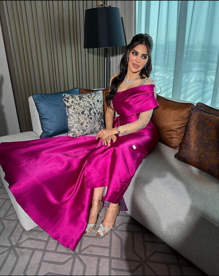 ⁦فستان سهرة لون فوشيا⁩ - الصورة ⁦2⁩