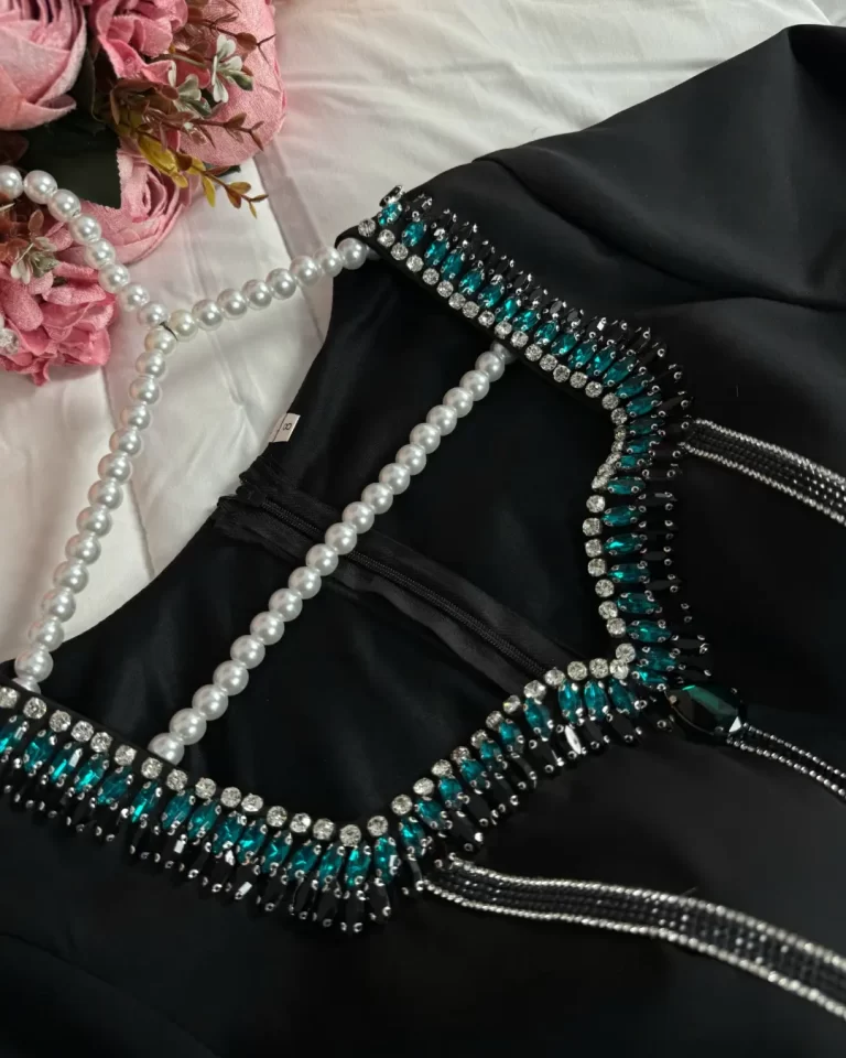 ⁦فستان سهرة أسود أنيق ميد⁩ - الصورة ⁦4⁩