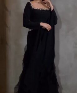 فستان أسود طويل