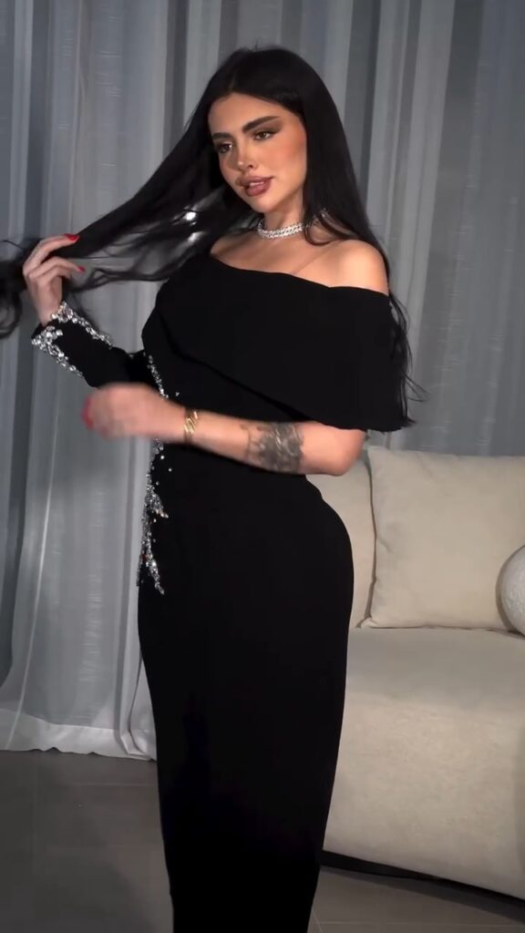 ⁦فستان سهرة اسود ميد⁩ - الصورة ⁦4⁩
