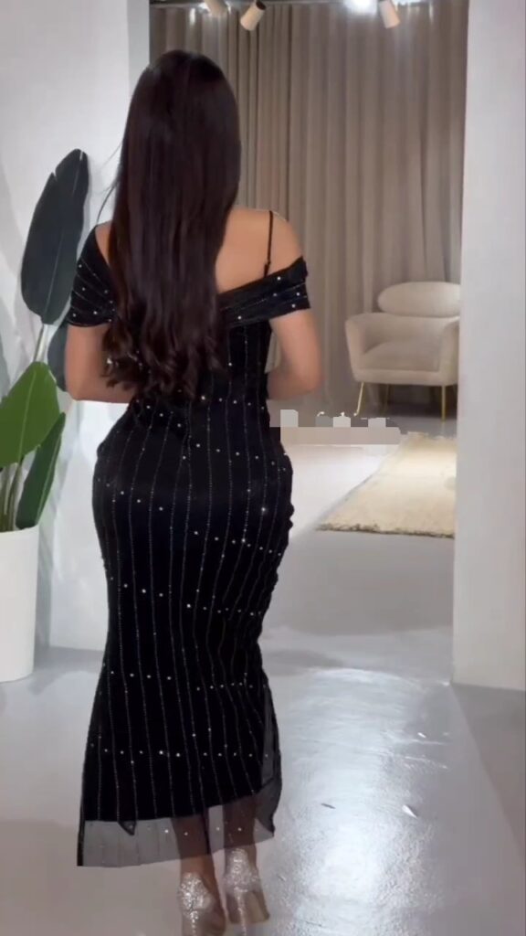 ⁦فستان سهرة اسود فخم⁩ - الصورة ⁦3⁩