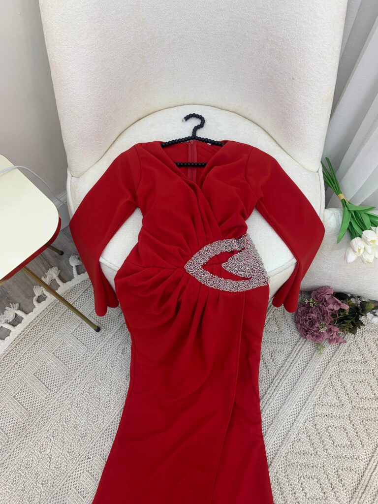 ⁦فساتين سهرة لون أحمر⁩ - الصورة ⁦2⁩