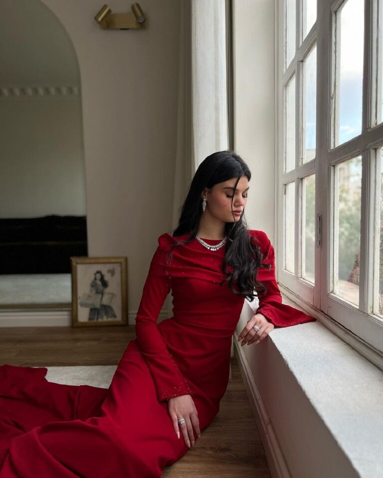 ⁦فساتين سهرة كريب استريتش⁩ - الصورة ⁦4⁩