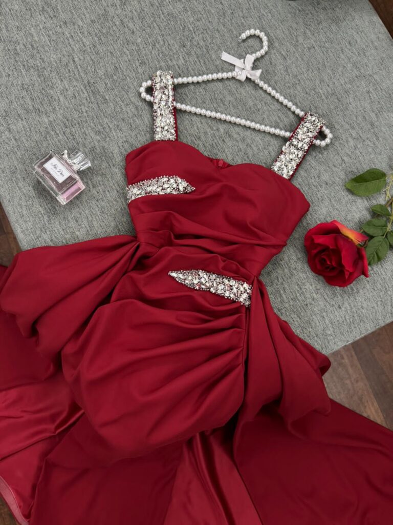 ⁦فستان سهرة لون احمر⁩ - الصورة ⁦3⁩
