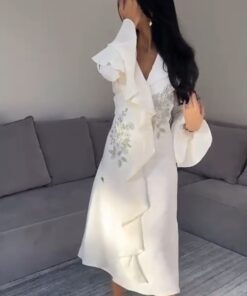 فساتين سهرة لون اوفوايت
