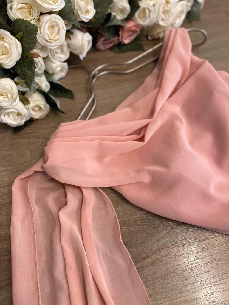 ⁦فستان سهرة ناعم⁩ - الصورة ⁦2⁩