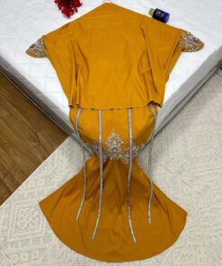 Alternative view of فساتين لون أصغر