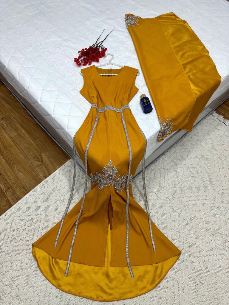 ⁦فساتين لون أصغر⁩ - الصورة ⁦4⁩