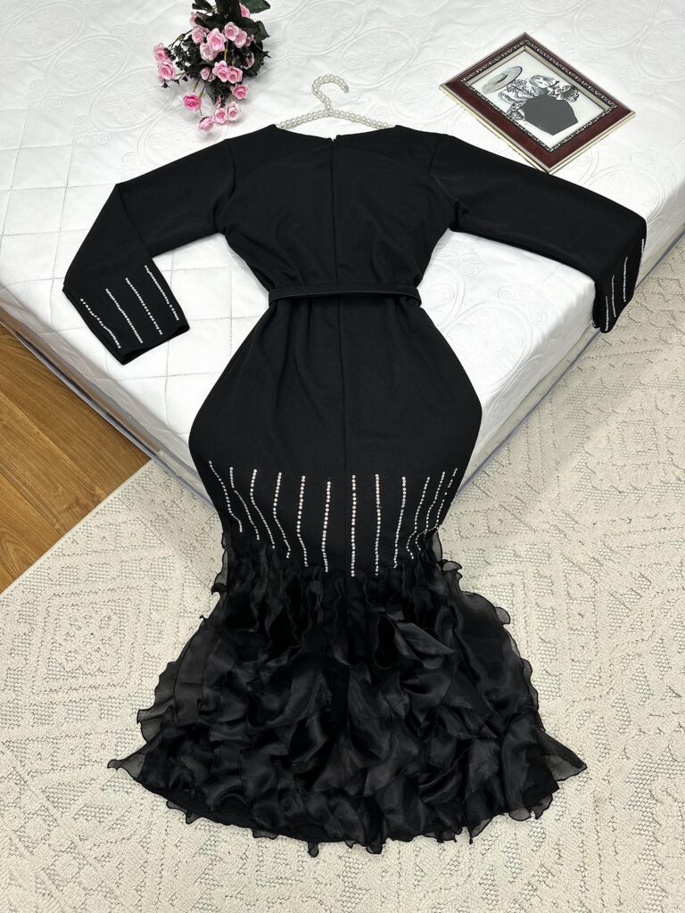 ⁦فساتين سهرة لون اسود فخم⁩ - الصورة ⁦2⁩