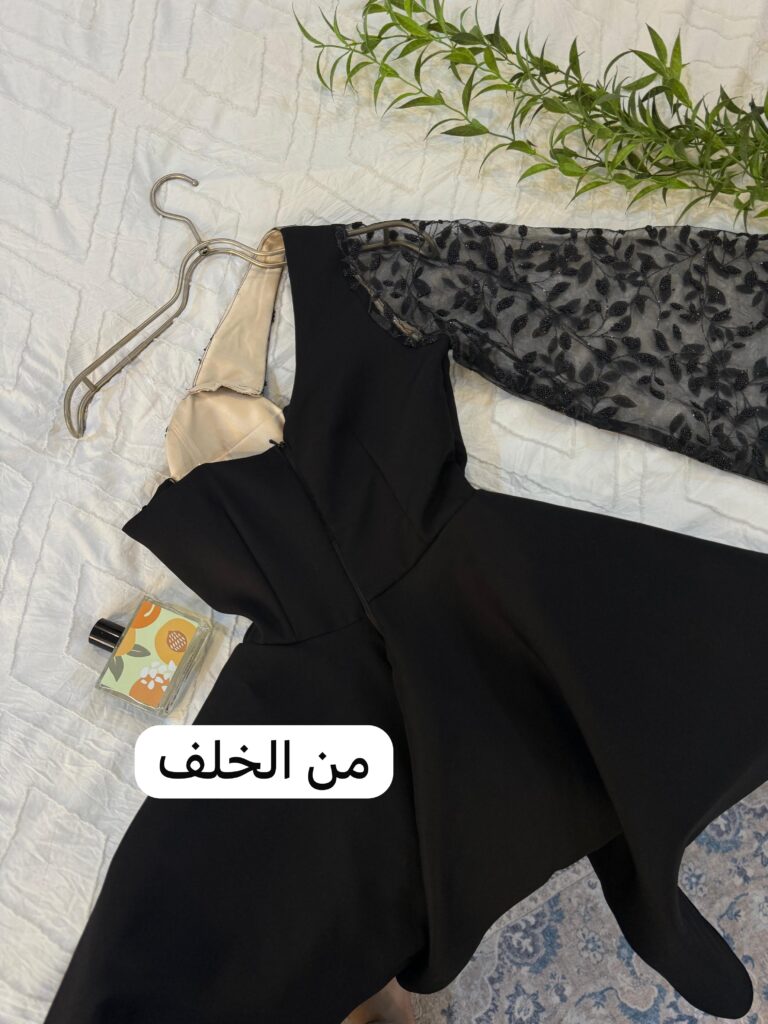 ⁦فستان سهرة أسود قصير⁩ - الصورة ⁦3⁩