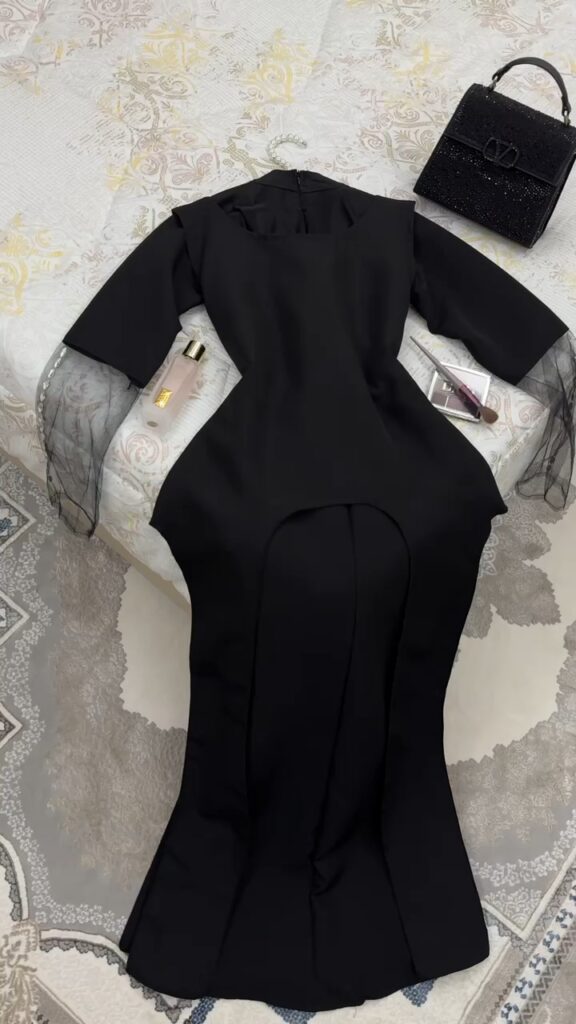 ⁦فستان لون أسود⁩ - الصورة ⁦2⁩