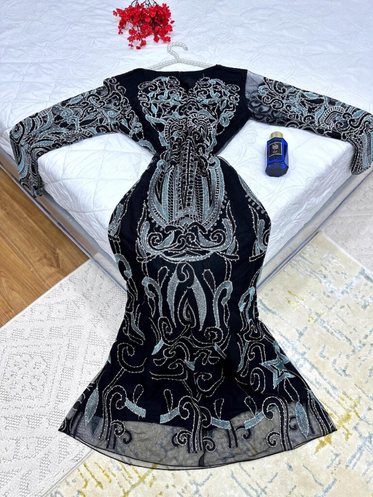 ⁦فستان سهرة تتطريز كمبيوتر⁩ - الصورة ⁦3⁩