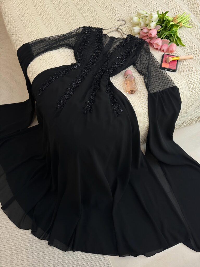 ⁦فستان سهرة اسود طويل⁩ - الصورة ⁦2⁩