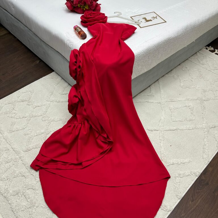 ⁦فستان سهرة لون أحمر⁩ - الصورة ⁦2⁩