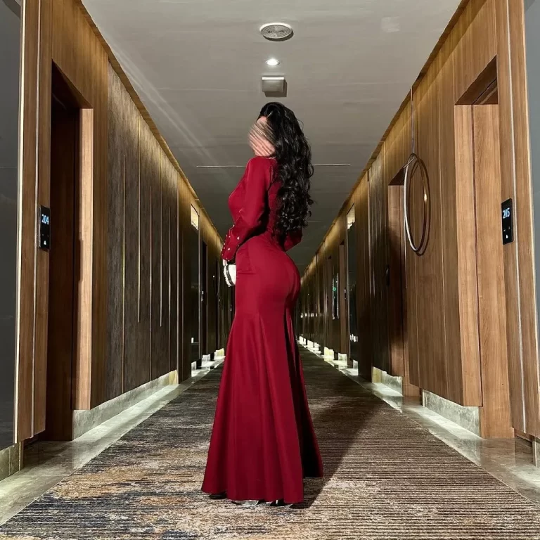 ⁦فساتين سهرة عنابي⁩ - الصورة ⁦3⁩
