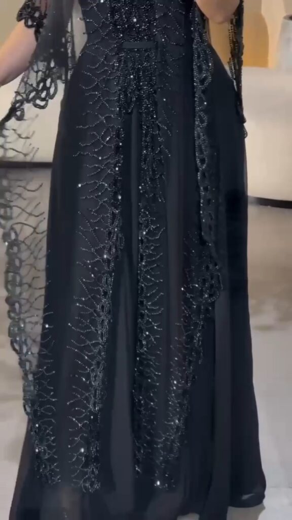 ⁦فستان سهرة أسود فخم وانيق⁩ - الصورة ⁦4⁩