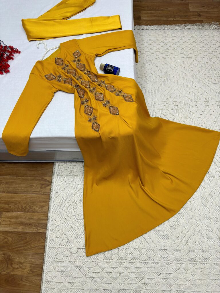 ⁦فستان سهرة لون أصفر⁩ - الصورة ⁦2⁩