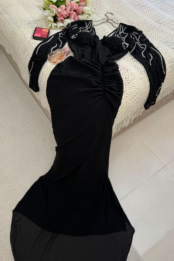 ⁦فستان سهرة أسود طويل⁩ - الصورة ⁦2⁩
