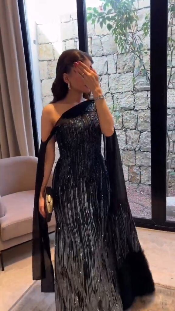 ⁦فساتين سهرة لون اسود فخم⁩ - الصورة ⁦2⁩