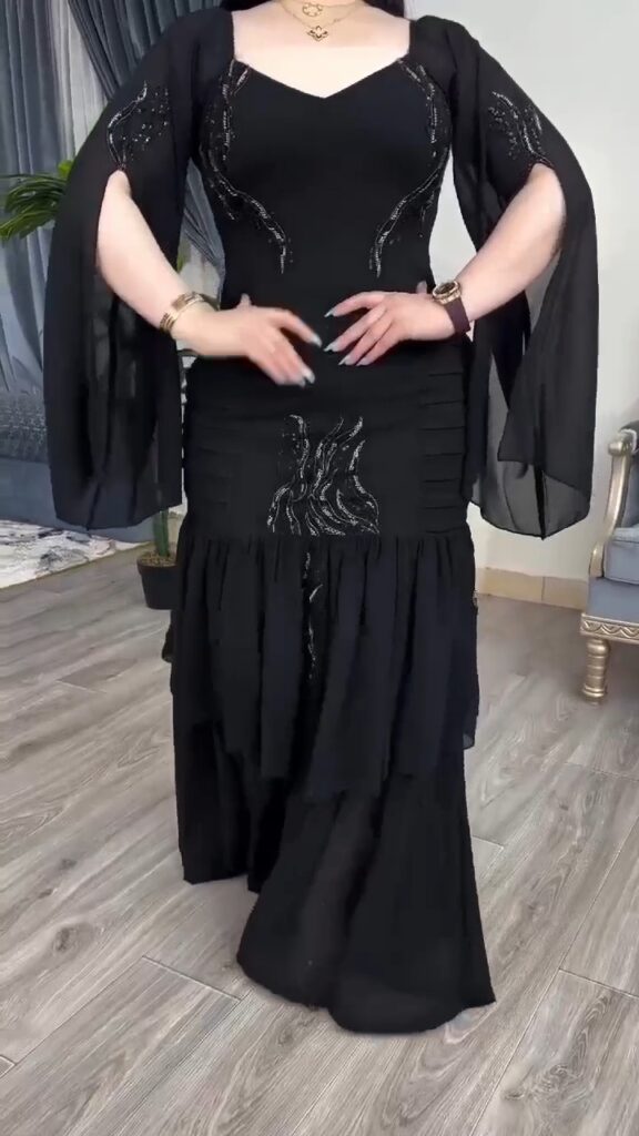 ⁦فساتين سهرة لون اسود كريب استرتش⁩ - الصورة ⁦4⁩