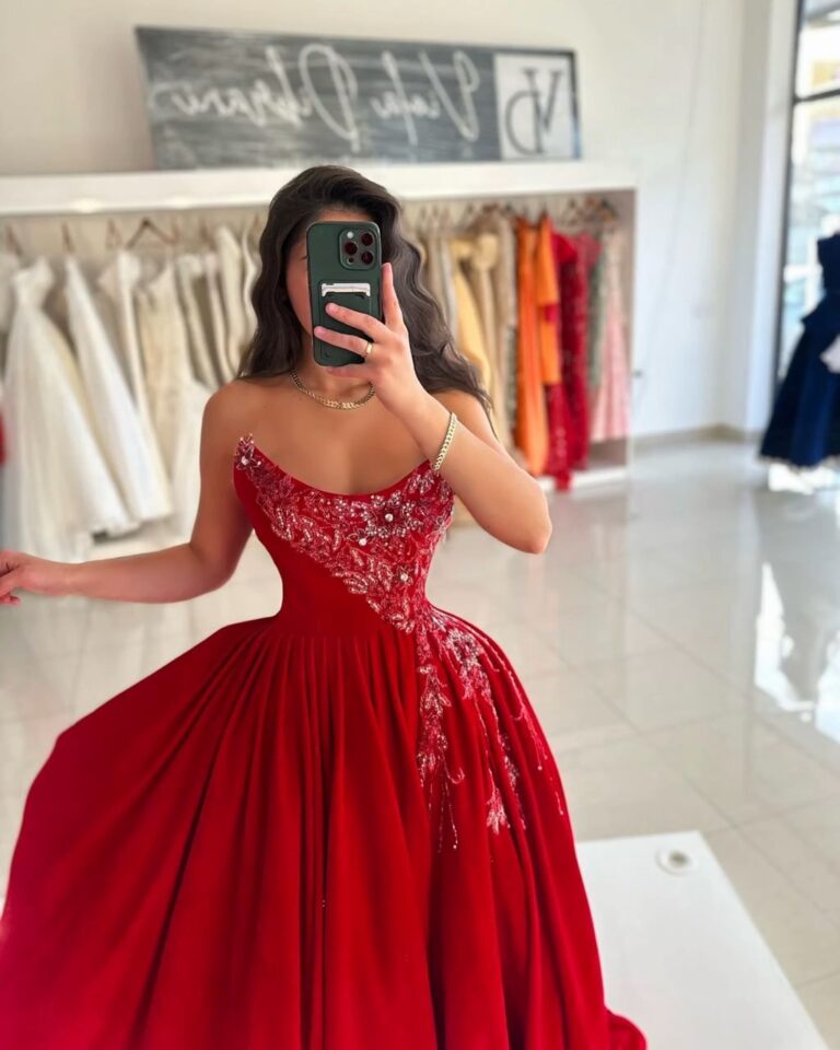 ⁦فستان سهرة لون أحمر طويل⁩ - الصورة ⁦5⁩