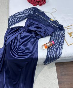 فساتين لون كحلي