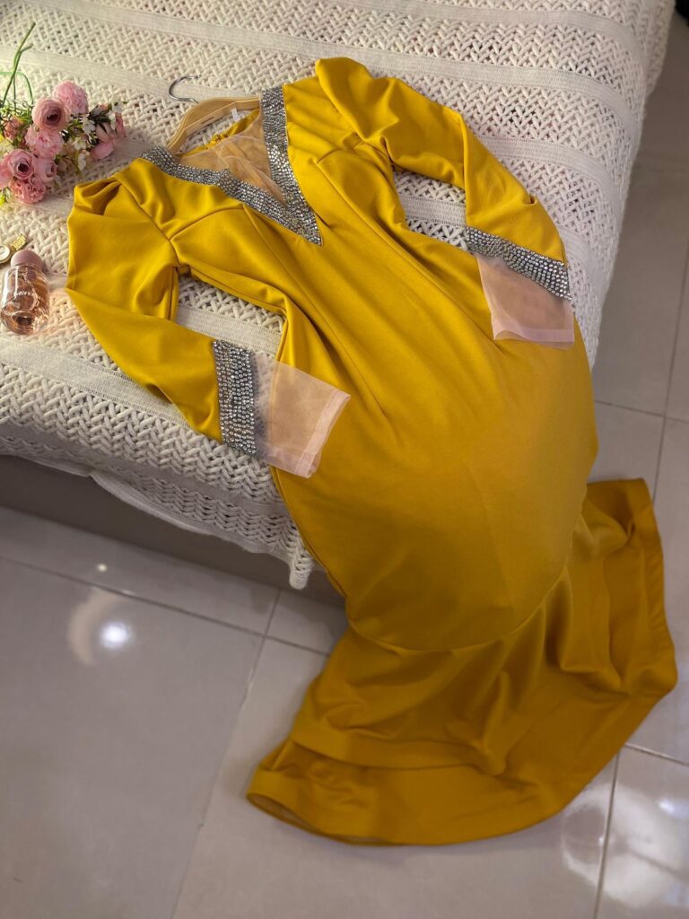 ⁦فستان سهرة لون اصفر⁩ - الصورة ⁦3⁩
