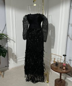 فساتين باللون الأسود