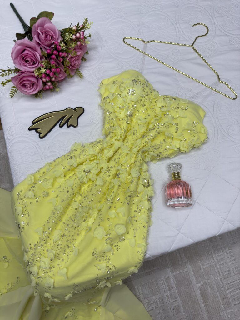 ⁦فستان سهرة لون أصفر⁩ - الصورة ⁦3⁩