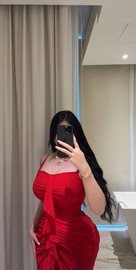 ⁦فستان سهرة لون أحمر فخم⁩ - الصورة ⁦5⁩