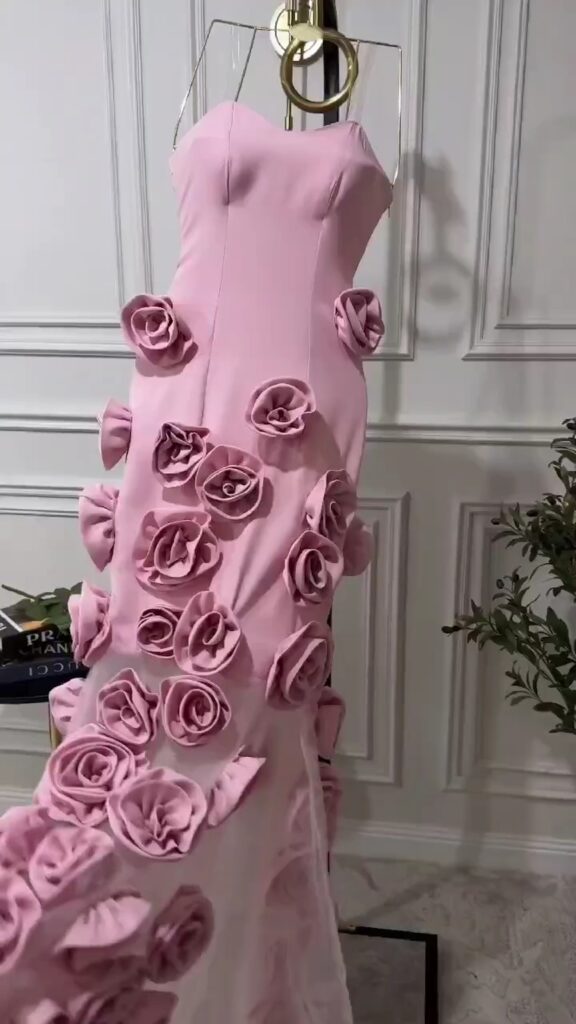 ⁦فستان سهرة وردي طويل⁩ - الصورة ⁦3⁩