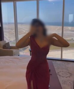 فستان سهرة لون فوشيا مفتوح من تحت