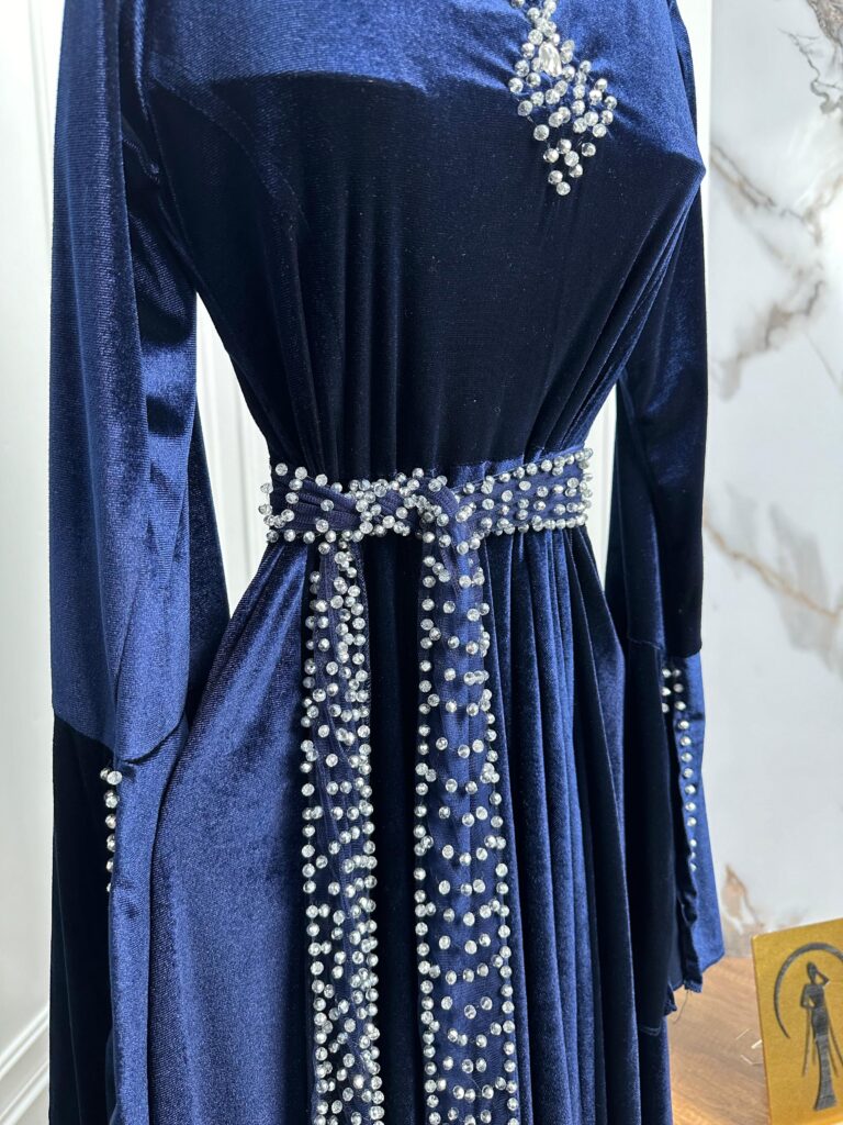 ⁦فستان سهرة مخمل⁩ - الصورة ⁦8⁩