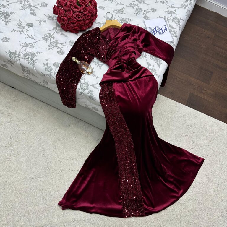 ⁦فستان سهرة مخمل⁩ - الصورة ⁦2⁩