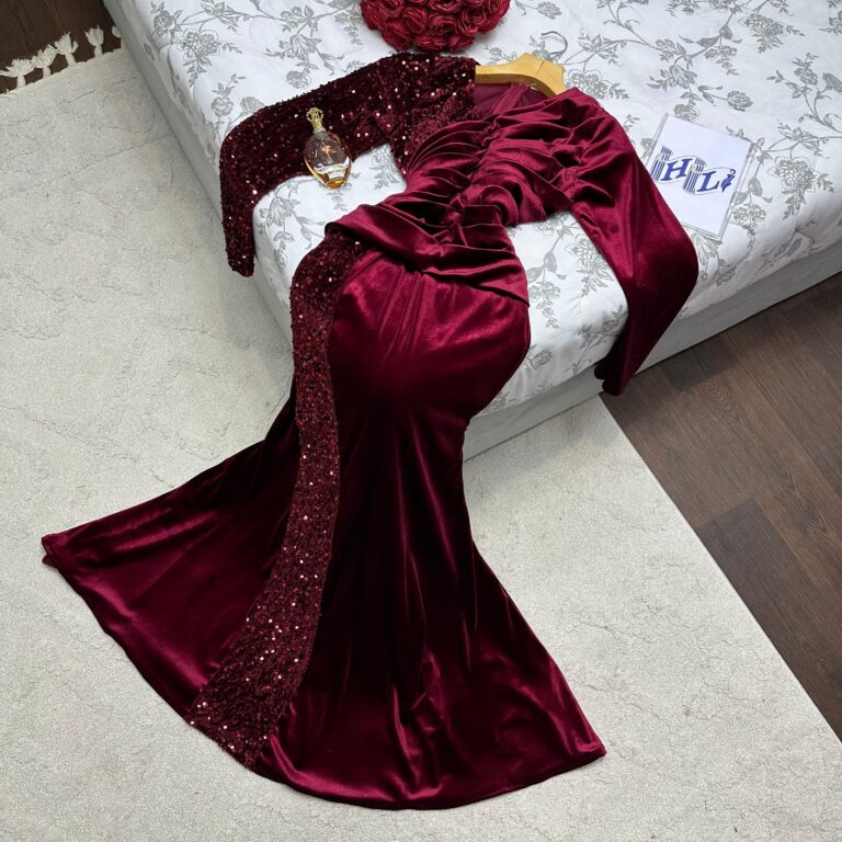 ⁦فستان سهرة مخمل⁩ - الصورة ⁦3⁩