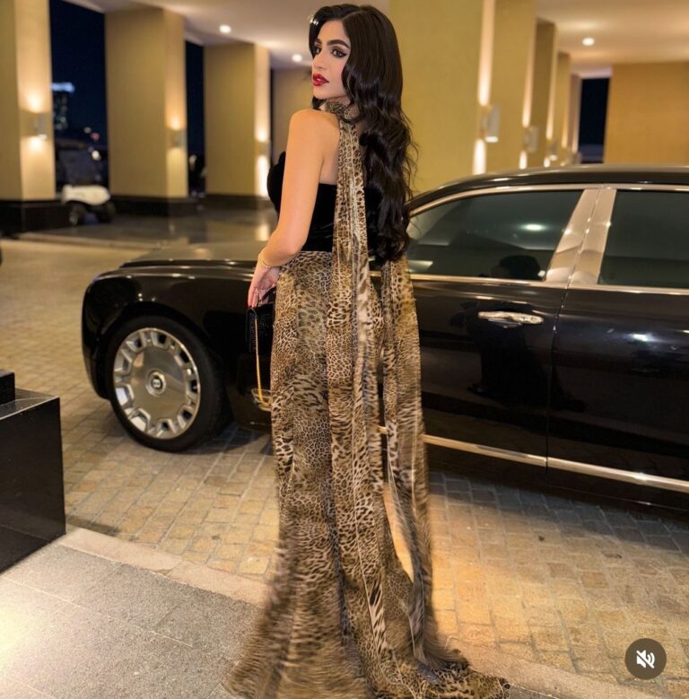 ⁦فستان مخمل مشجر⁩ - الصورة ⁦5⁩