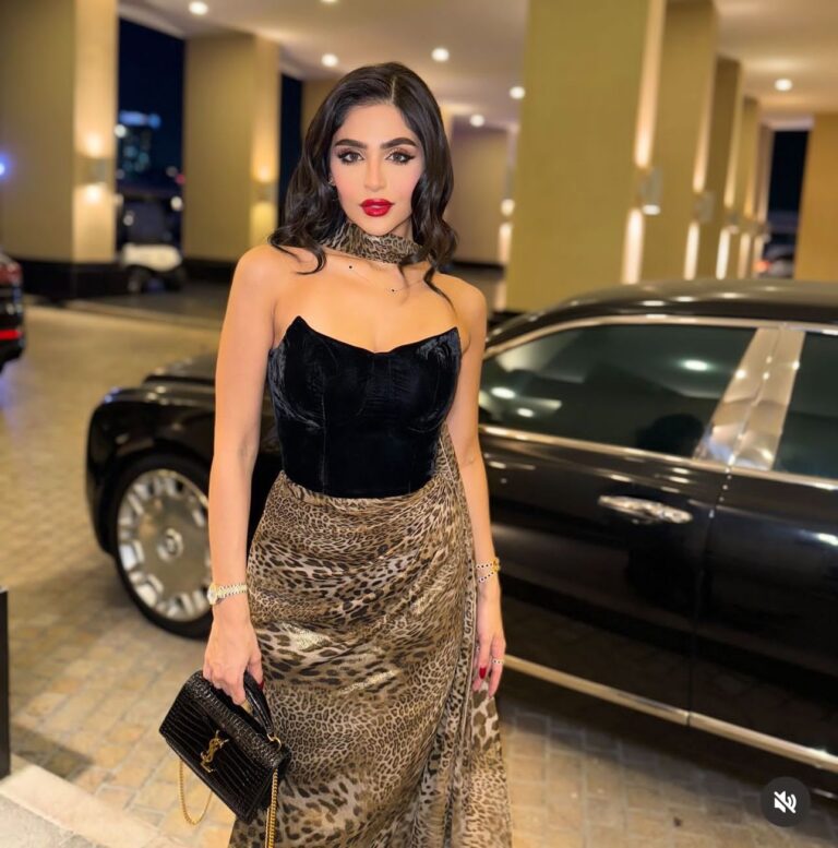 ⁦فستان مخمل مشجر⁩ - الصورة ⁦7⁩