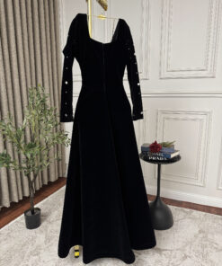 Alternative view of فساتين سهرة لون أسود جوخ