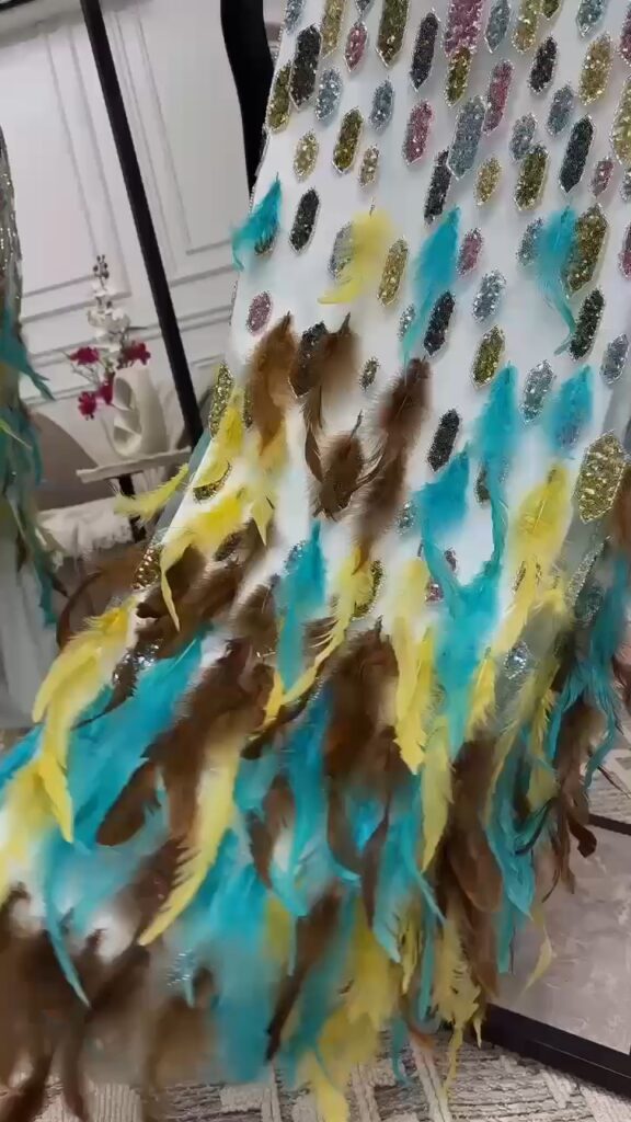 ⁦فستان بقصة مناسبة تحتضن الجسم وتبرز القوام⁩ - الصورة ⁦4⁩