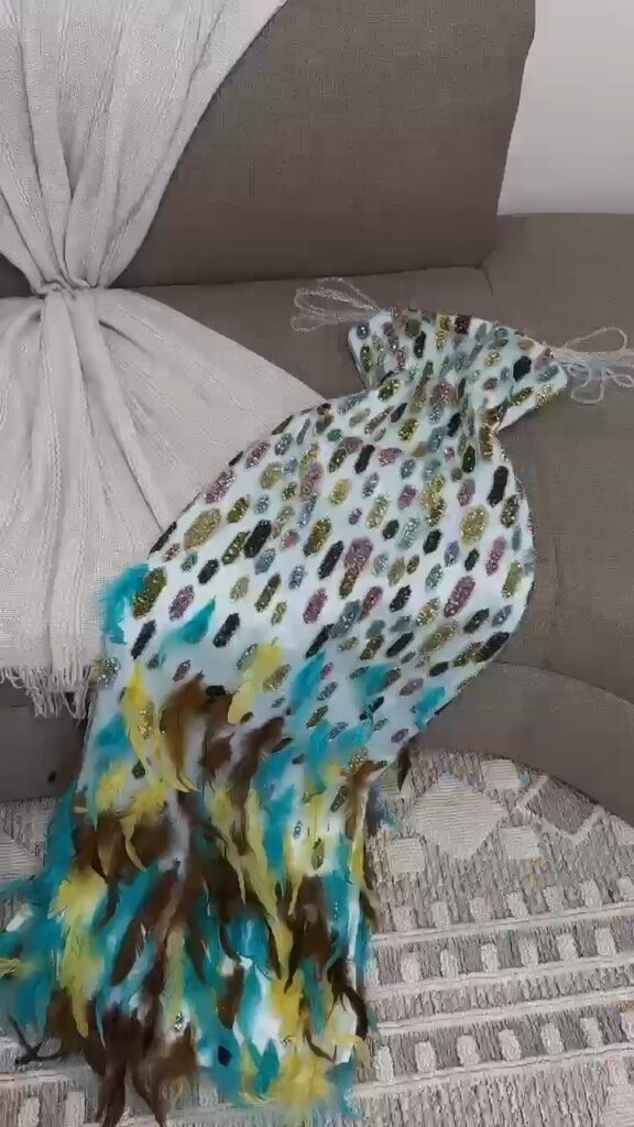 ⁦فستان بقصة مناسبة تحتضن الجسم وتبرز القوام⁩ - الصورة ⁦2⁩
