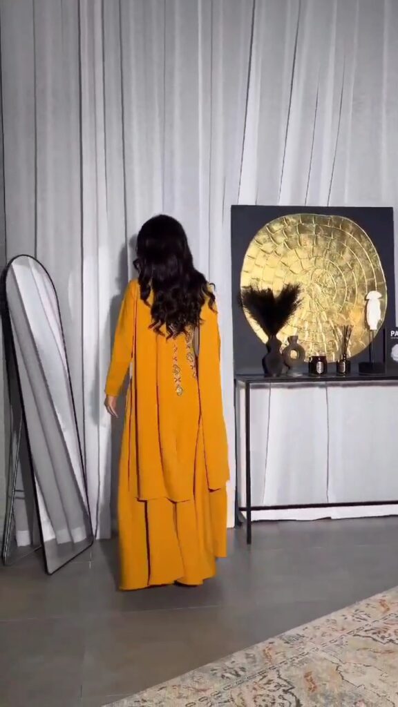 ⁦فستان سهرة لون أصفر فخم طويل⁩ - الصورة ⁦4⁩