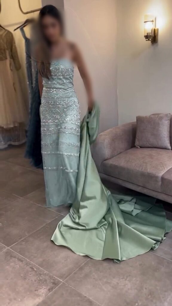 ⁦فساتين سهرة بذيل طويله⁩ - الصورة ⁦2⁩
