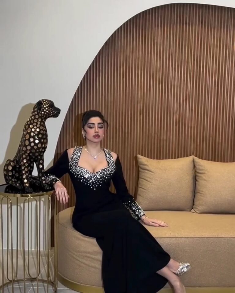 ⁦فستان سهرة لون اسود كريب⁩ - الصورة ⁦5⁩