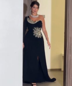 Alternative view of فستان سهرة لون أسود مفتوح من تحت