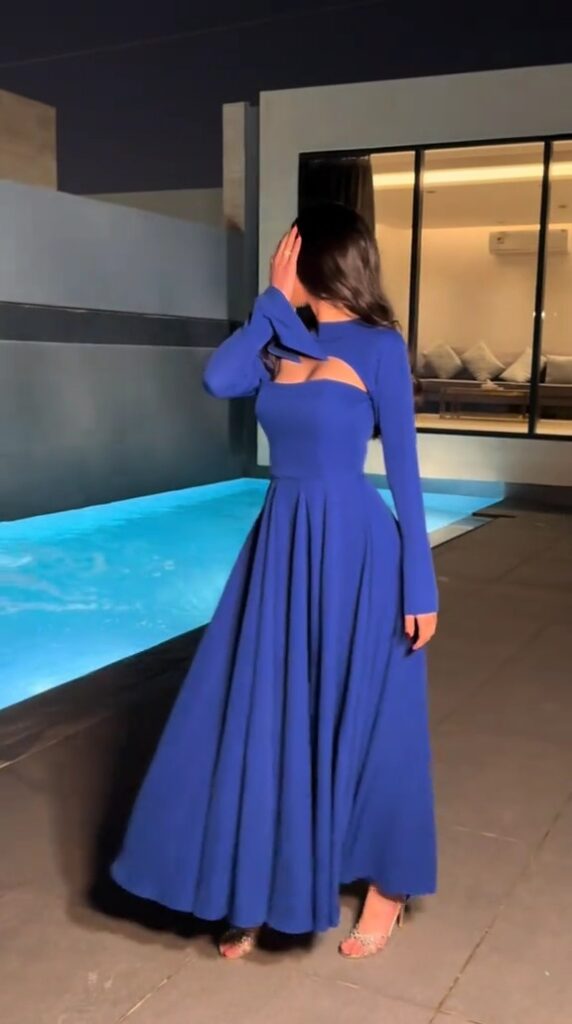 فساتين سهرة لون نيلي