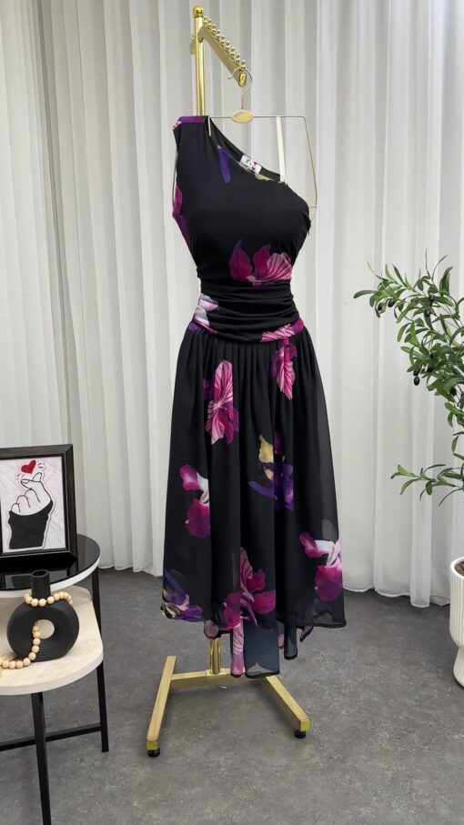 ⁦فستان سهرة اسود ناعم⁩ - الصورة ⁦4⁩