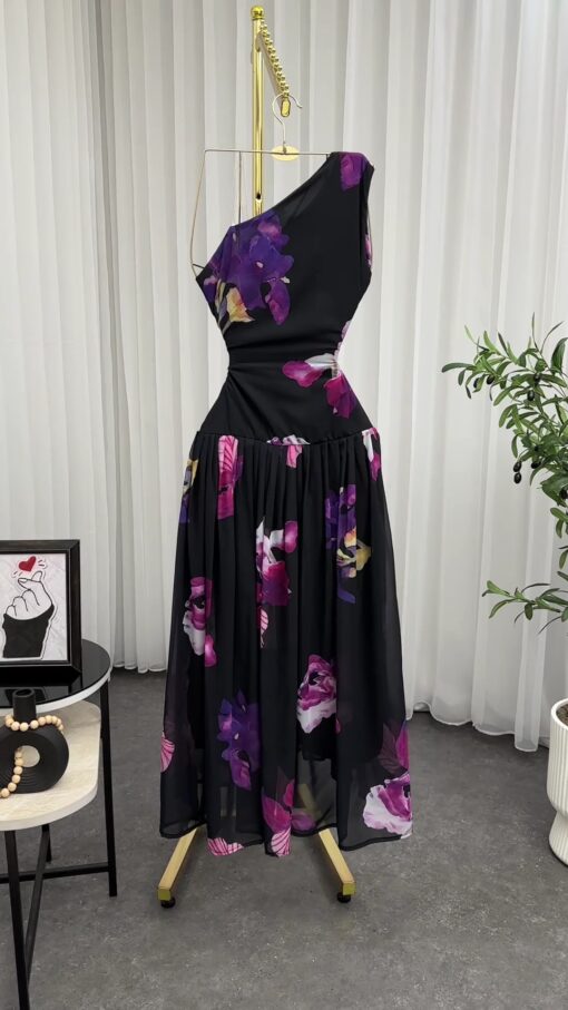 ⁦فستان سهرة اسود ناعم⁩ - الصورة ⁦2⁩