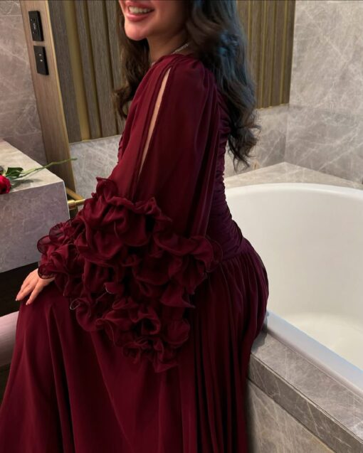 ⁦فستان سهرة لون عنابي⁩ - الصورة ⁦2⁩