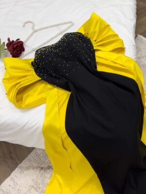 ⁦فستان سهرة لون أسود بذيل طويل⁩ - الصورة ⁦3⁩